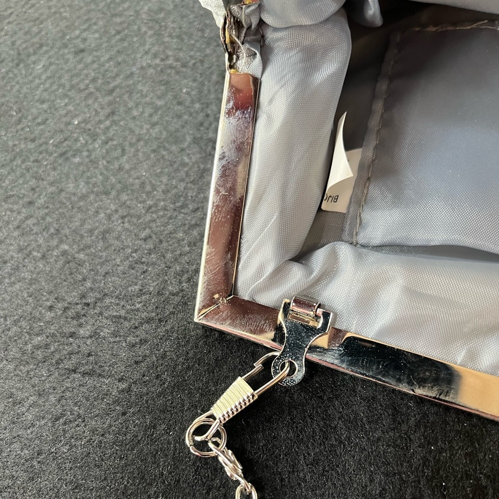 Silver colored BIJOUX TERNER Polyester glam clutch with chain strap, NWT - Picture 4 of 7